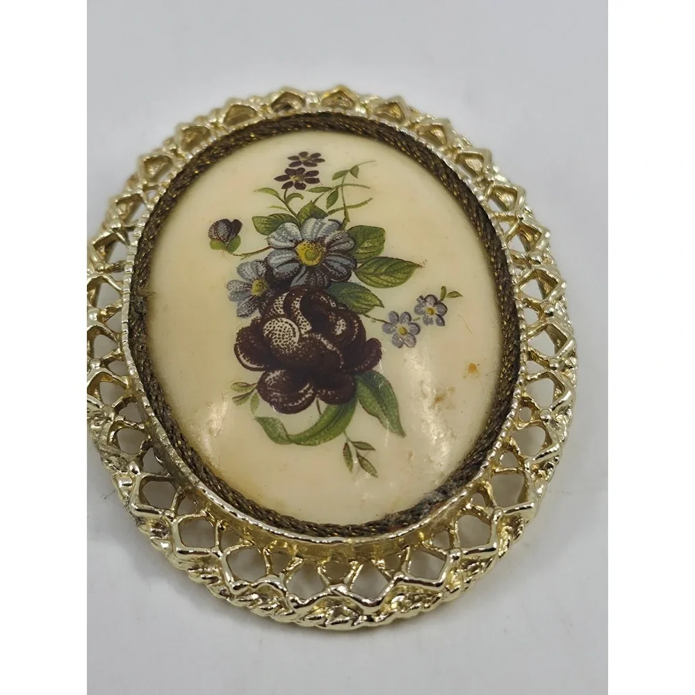 Vintage 1975 Sandra Camarota Hand Painted Eggshell Floral Brooch Pendant Set 2pc